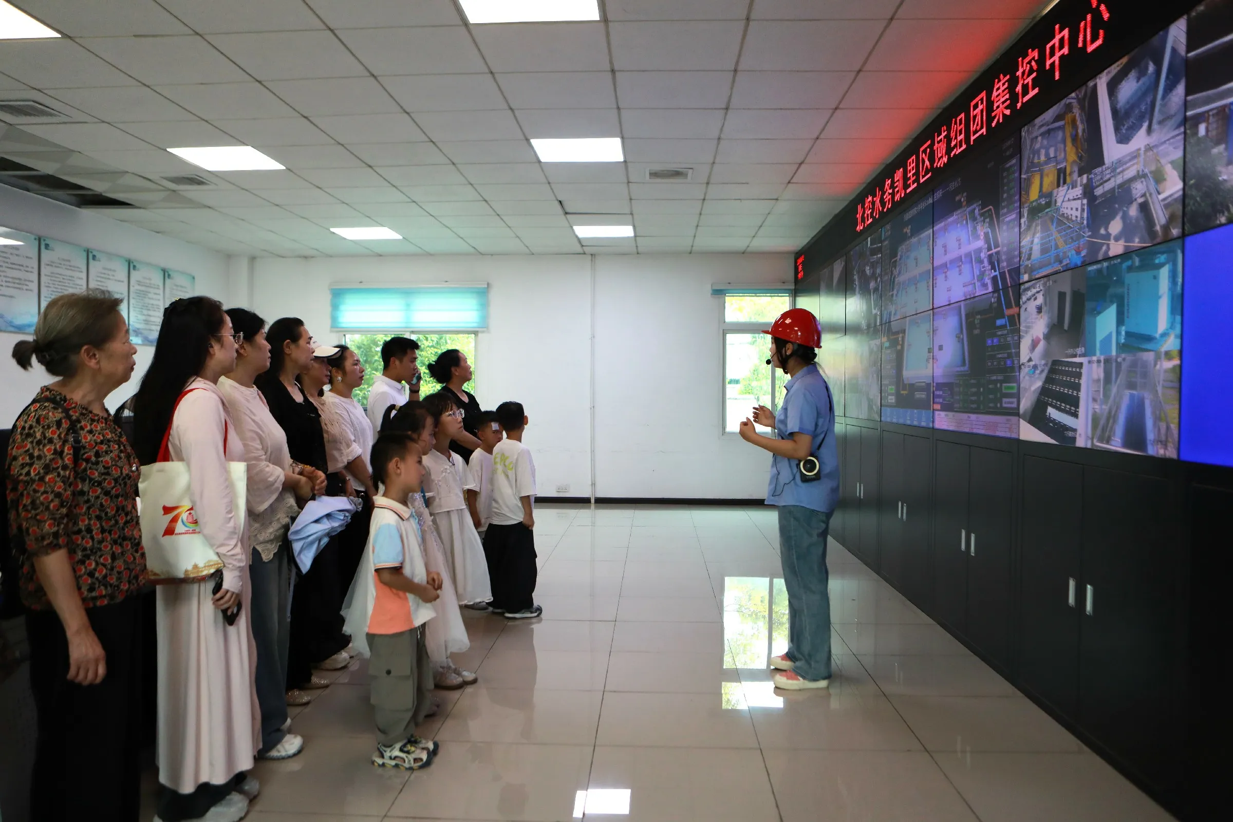 从“旁观者”变为“参与者”——贵州黔东南州组织志愿者探秘环保科技共护绿水青山