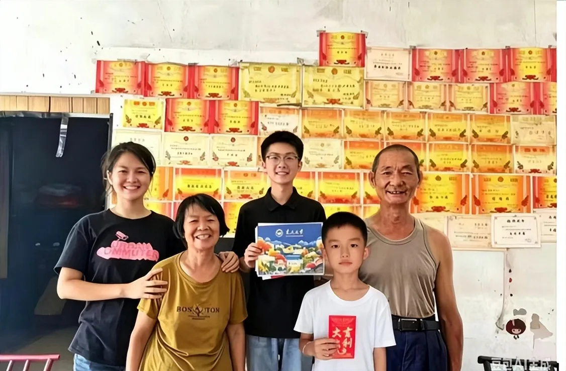 助学送温暖 帮扶暖人心
