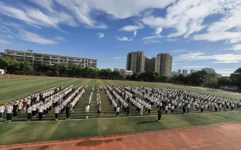 青春接力 强国有我 ——湘机中学2026级新生军训顺利开营