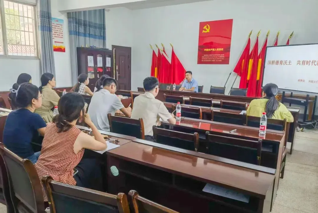以初心启新程,以深耕育新人——湘潭凤凰中学新教师岗前培训圆满完成