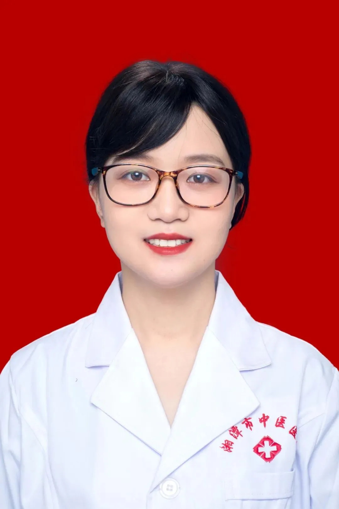宝宝半夜哭到崩溃?别再只会飞机抱!中医:先看他是冷、热,还是惊!
