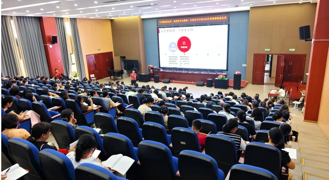 AI赋能提素养,深耕教育启新航 ——湘潭县教师进修学校“莲乡行”公益师训第五站走进贵竹学校