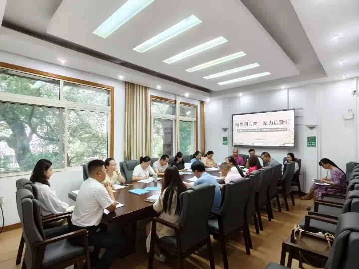 研析试题明方向,淬炼师能启新程——湘潭市二中开展第一期教研组长校本研修及青年教师业务考核活动