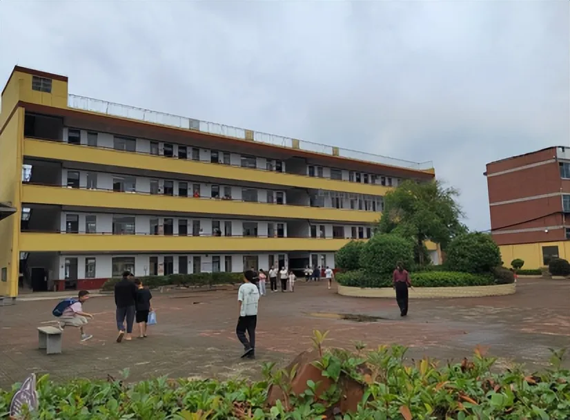 迎新启航谱新篇，蓄势待发向未来——射埠镇中心学校2026年秋季学期开学纪实