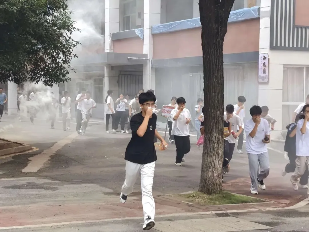淬炼青春砺锋芒,整装启航赴新程|湘机中学2026级高一新生军训圆满结营
