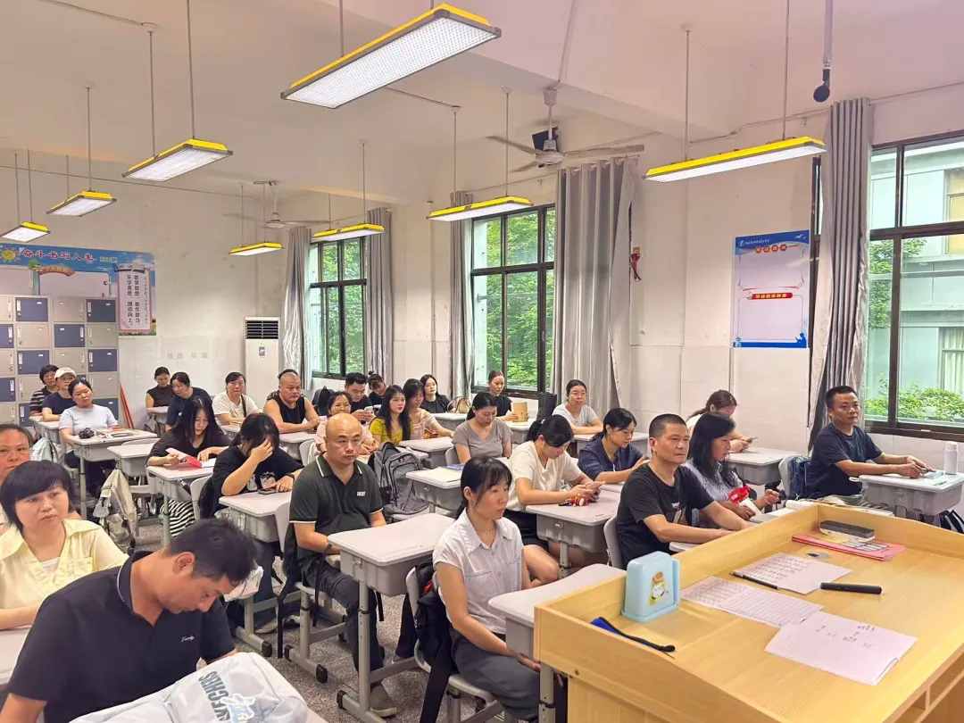 家校同心启新程,携手共育向未来——湘潭市二中召开2026级高一新生家长会
