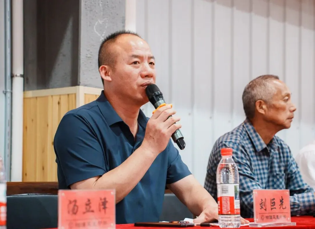 英姿飒爽展锋芒,青春逐梦启新程——湘潭凤凰中学2026级高一新生军训会操暨闭营仪式隆重举行