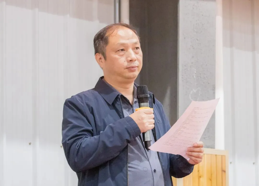 英姿飒爽展锋芒,青春逐梦启新程——湘潭凤凰中学2026级高一新生军训会操暨闭营仪式隆重举行