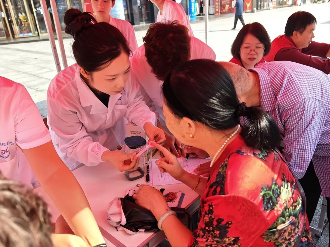 主动健康 自我管理——湘潭县开展全民健康文明生活方式宣传月活动