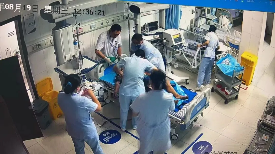 紧密型医共体急救网 打通胸痛生命通道 ——县域多学科接力,成功救治转运途中心脏骤停心梗患者