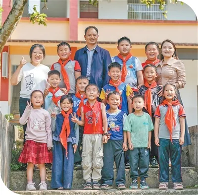 坚守,在落松地小学