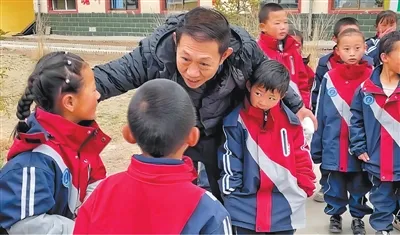 为乡村教育插上技术翅膀 ——记2026年“最美教师”郭绍青 本报记者 吴 月 2026年09月14日05:56 | 来源:人民网-人民日报