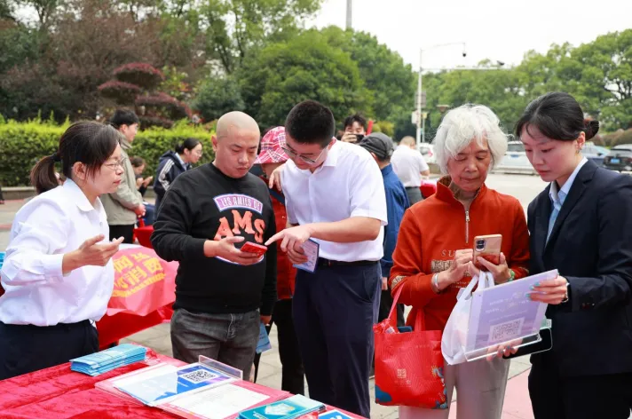 以“清朗金融网络”守护群众“安心消费”