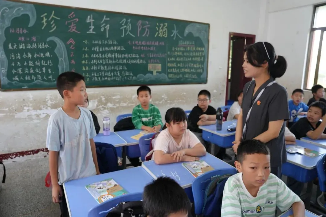 开学第一课 | 萤火行动,未爱守护