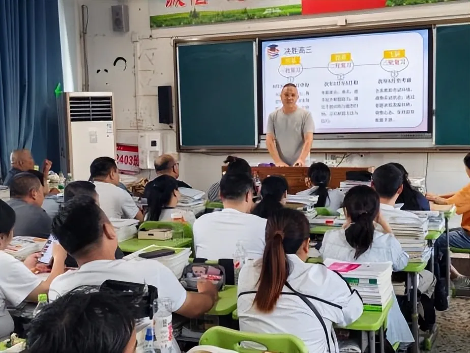 校携手齐助力，筑梦护航赢高考——湘机中学召开高三年级家长会