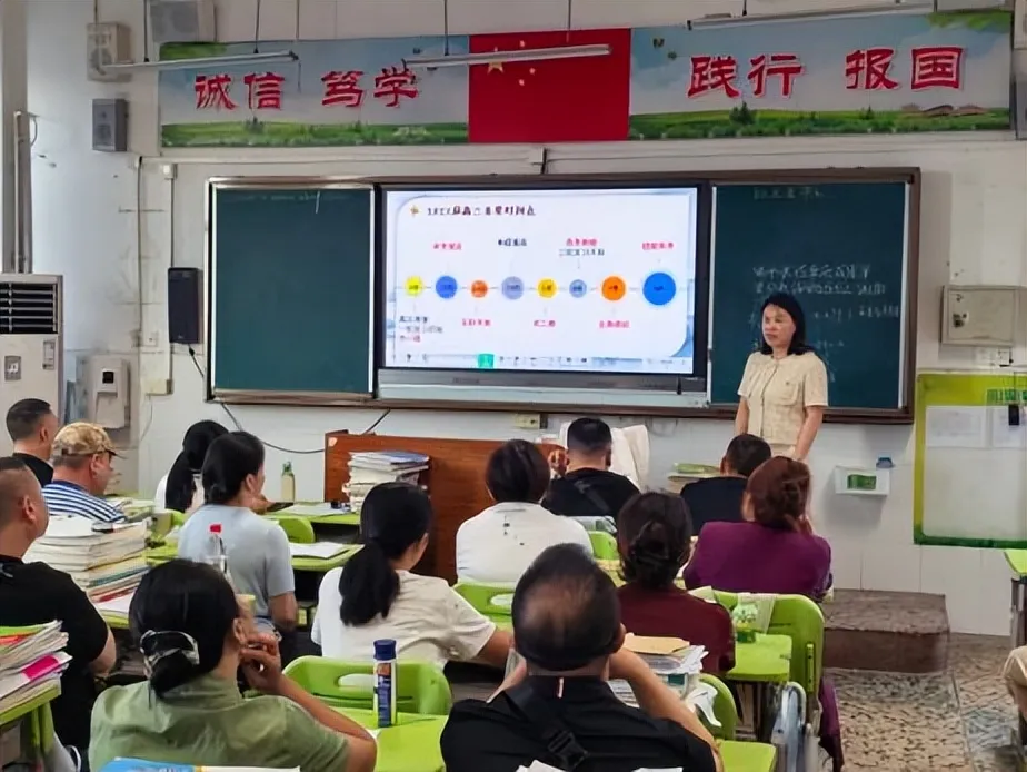 校携手齐助力，筑梦护航赢高考——湘机中学召开高三年级家长会