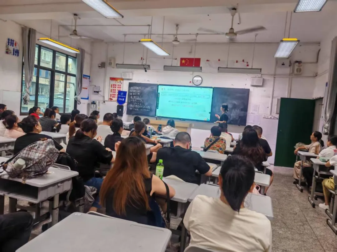 家校同心筑根基 聚力启航新初一——湘潭市第二中学初一年级顺利召开新学期家长会