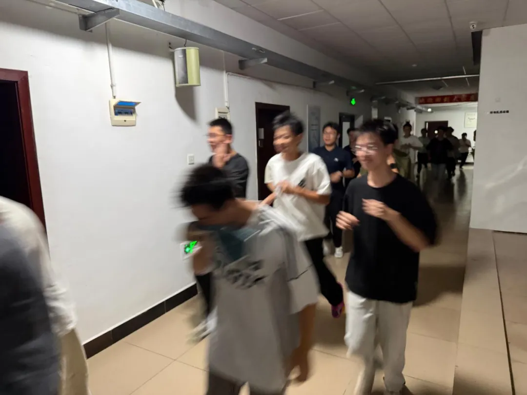 以练筑防,平安相伴 ——我校顺利开展寄宿部夜间消防疏散演练