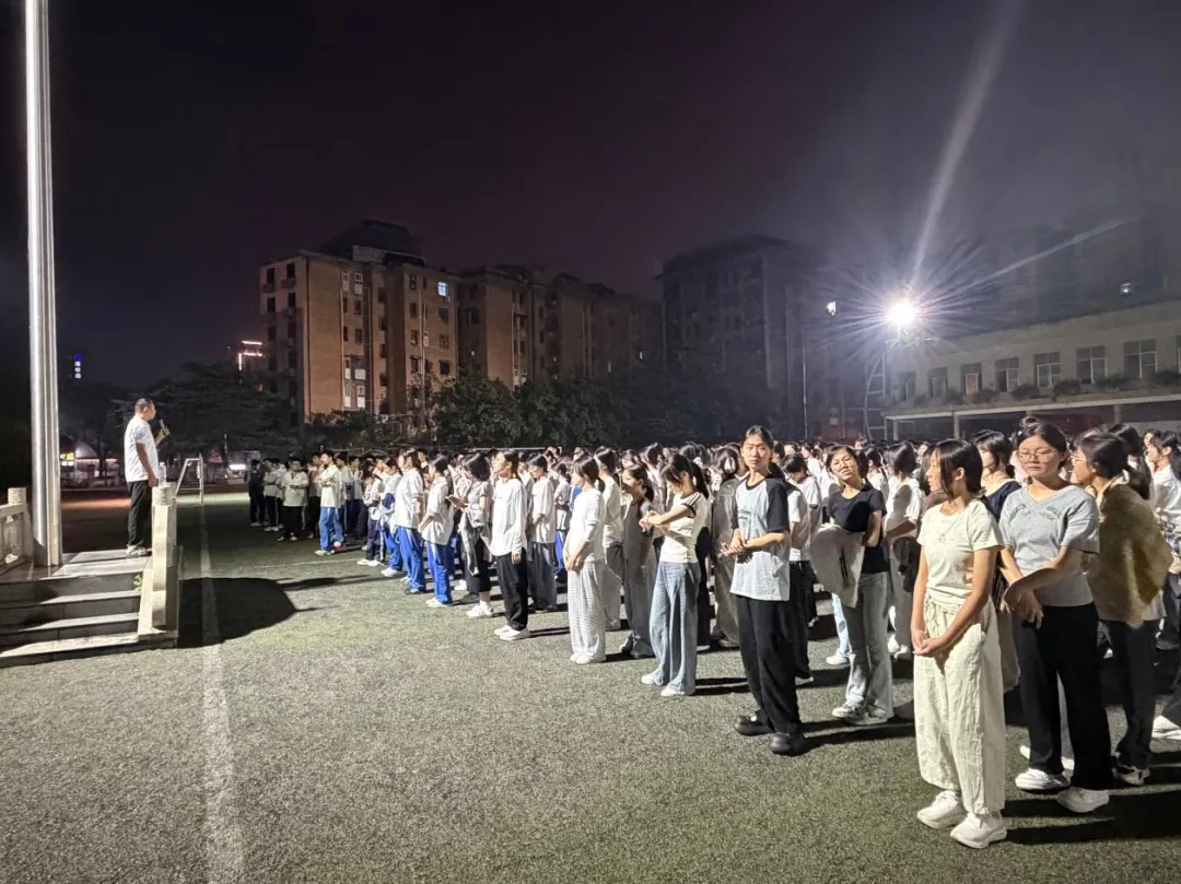 以练筑防,平安相伴 ——我校顺利开展寄宿部夜间消防疏散演练
