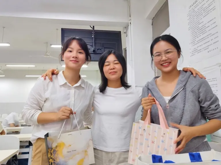 一蓝育青,共同成长——湘机中学举行2026-2027学年师徒结对仪式
