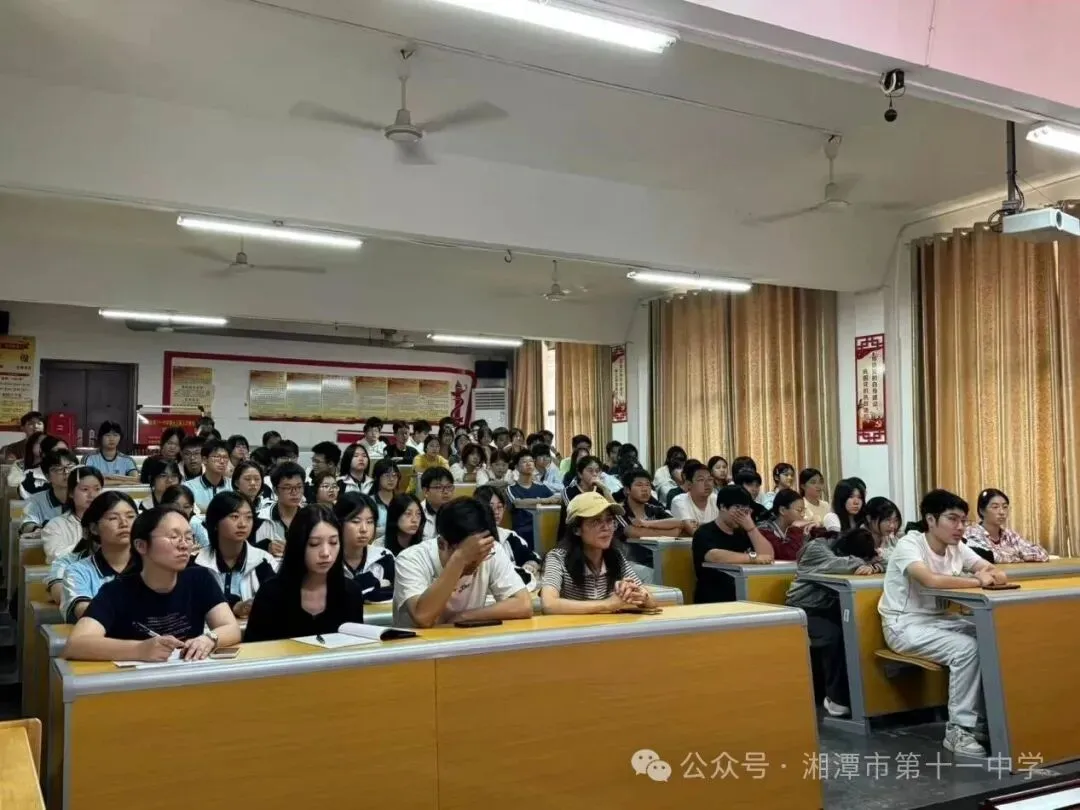 以爱护航,“救”在身边——湘潭市第十一中学举行2026年红十字志愿者服务队纳新暨急救知识培训活动