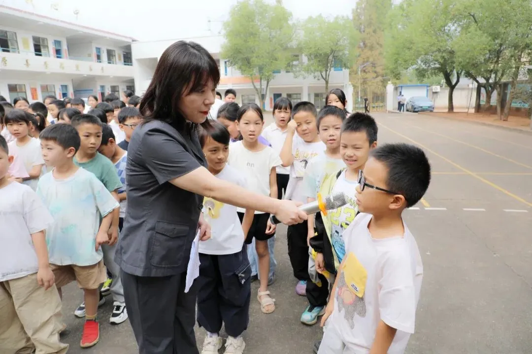 法治护航 守护成长——湘潭县法院走进月形小学