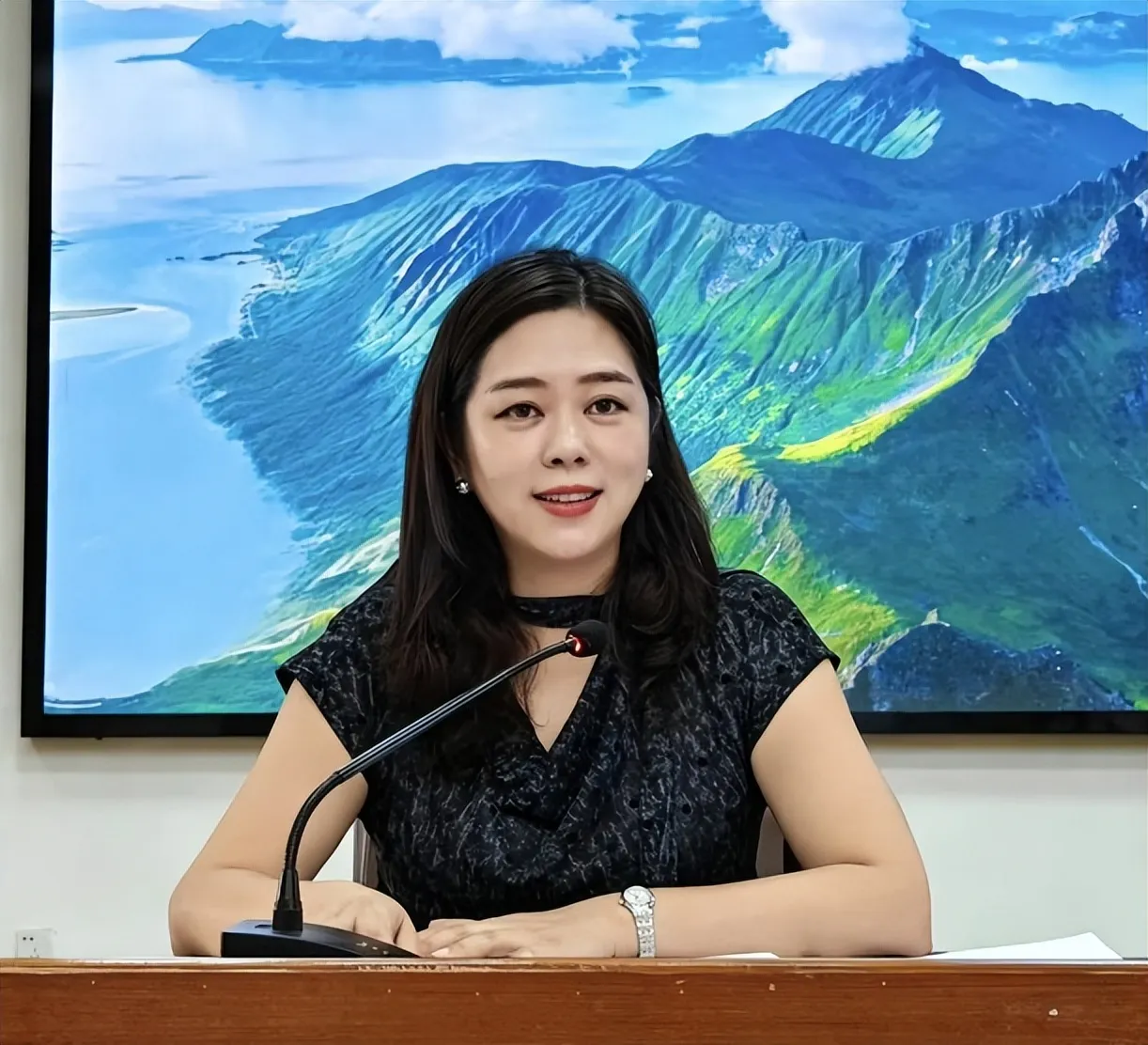 青蓝相继传薪火,弦歌不辍育桃李——湘潭市第二中学举行2026年度“青蓝工程”师徒结对仪式