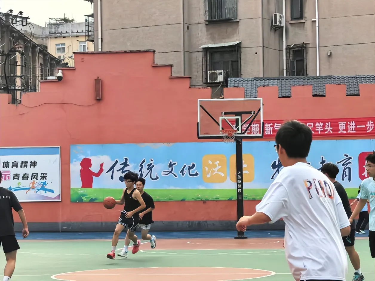 以篮球燃热血，以青春砺自强 湘潭十一中高一新生篮球赛圆满落幕