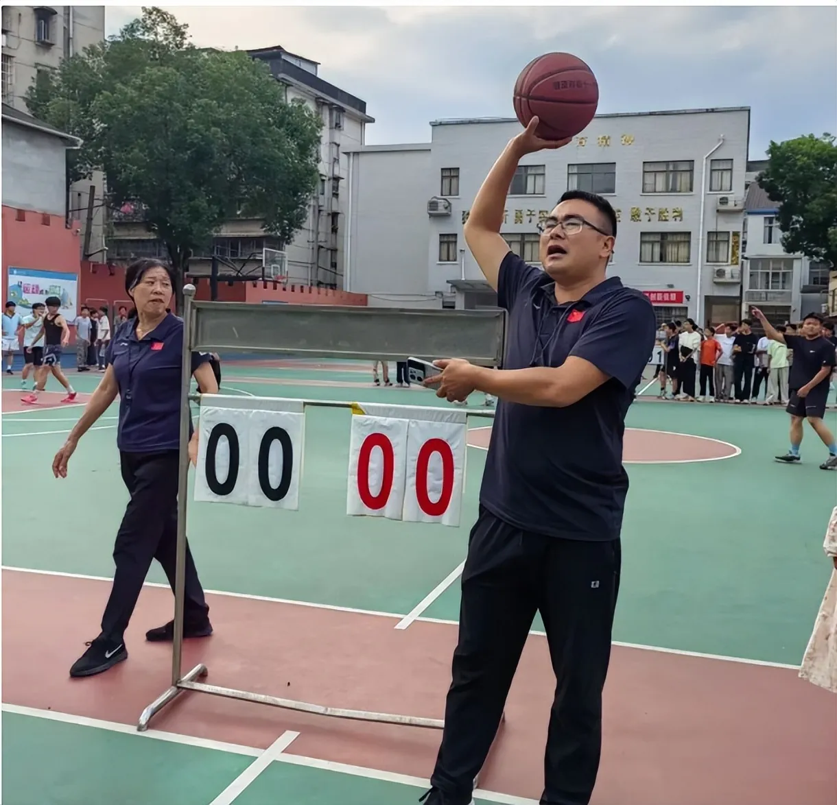 以篮球燃热血，以青春砺自强 湘潭十一中高一新生篮球赛圆满落幕