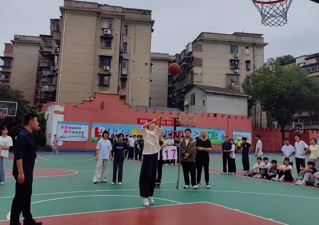 以篮球燃热血，以青春砺自强 湘潭十一中高一新生篮球赛圆满落幕