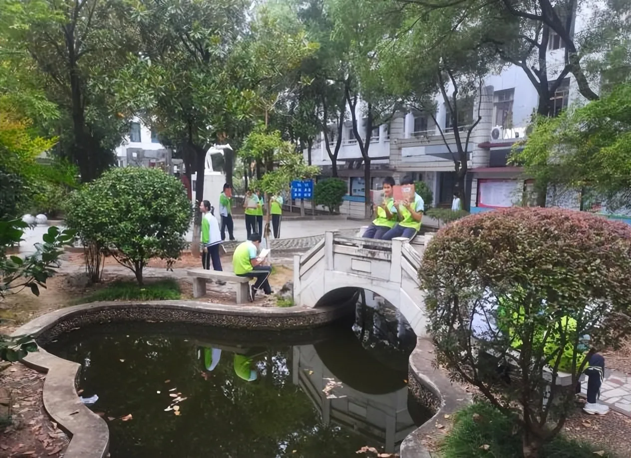 向党代会报告   党建领航铸魂 莼香育人兴校——湘潭市第二中学以高质量党建引领交出“学有优教”的时代答卷