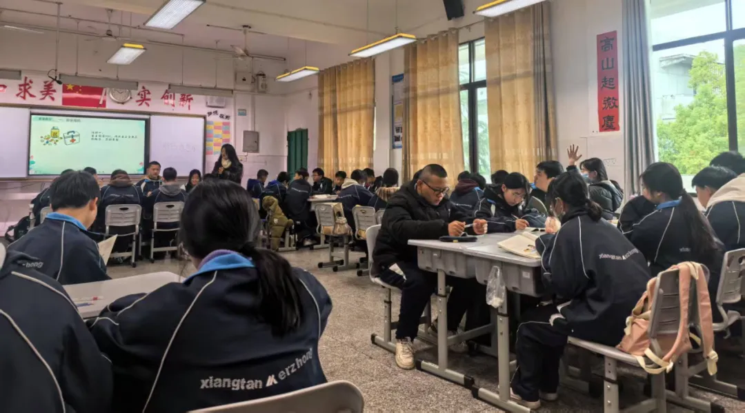 向党代会报告   党建领航铸魂 莼香育人兴校——湘潭市第二中学以高质量党建引领交出“学有优教”的时代答卷