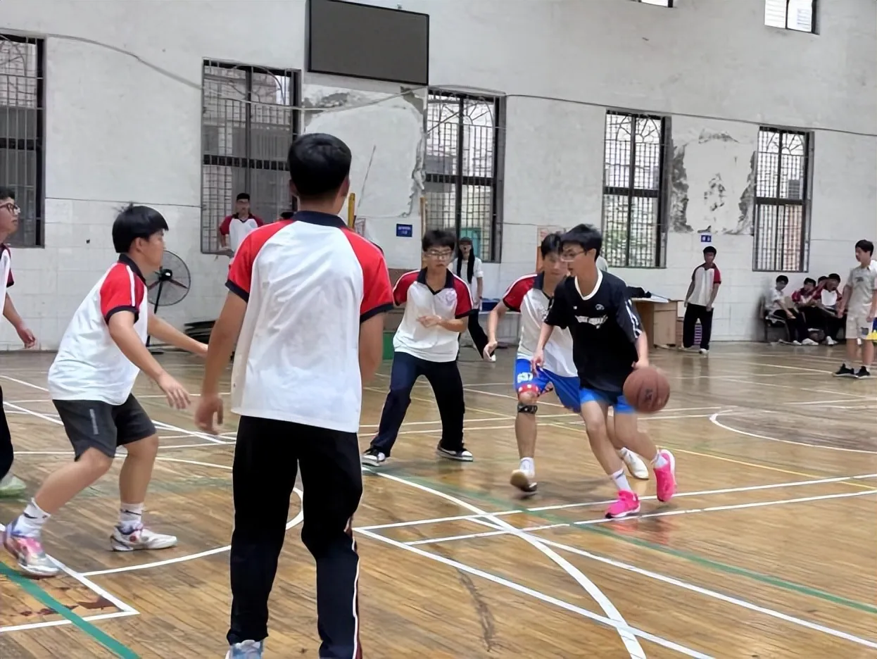 青春燃动莼园 热血不负韶华——湘潭市二中2026年下学期“莼园杯”校园篮球赛