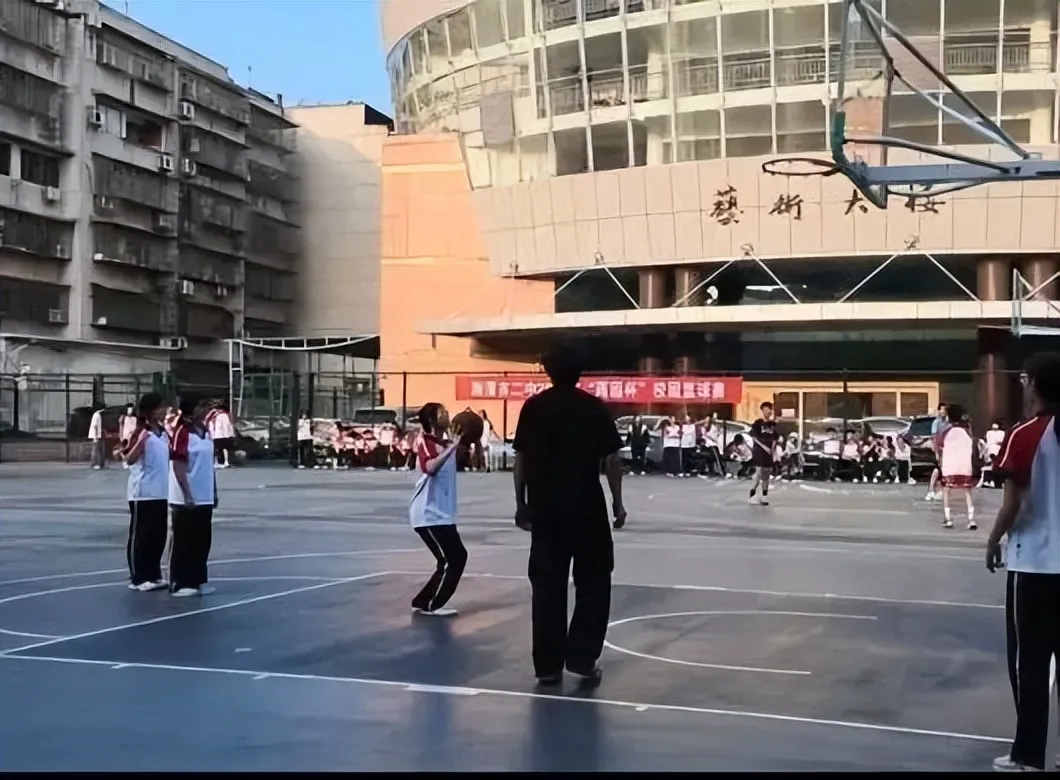 青春燃动莼园 热血不负韶华——湘潭市二中2026年下学期“莼园杯”校园篮球赛