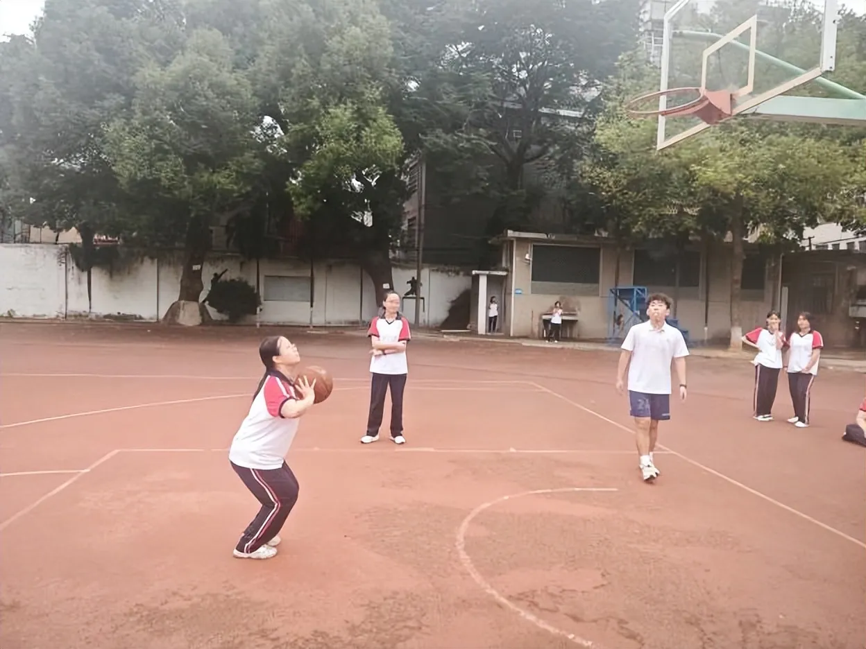 青春燃动莼园 热血不负韶华——湘潭市二中2026年下学期“莼园杯”校园篮球赛