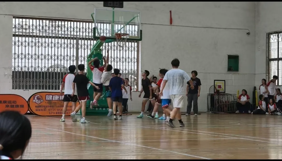 青春燃动莼园 热血不负韶华——湘潭市二中2026年下学期“莼园杯”校园篮球赛