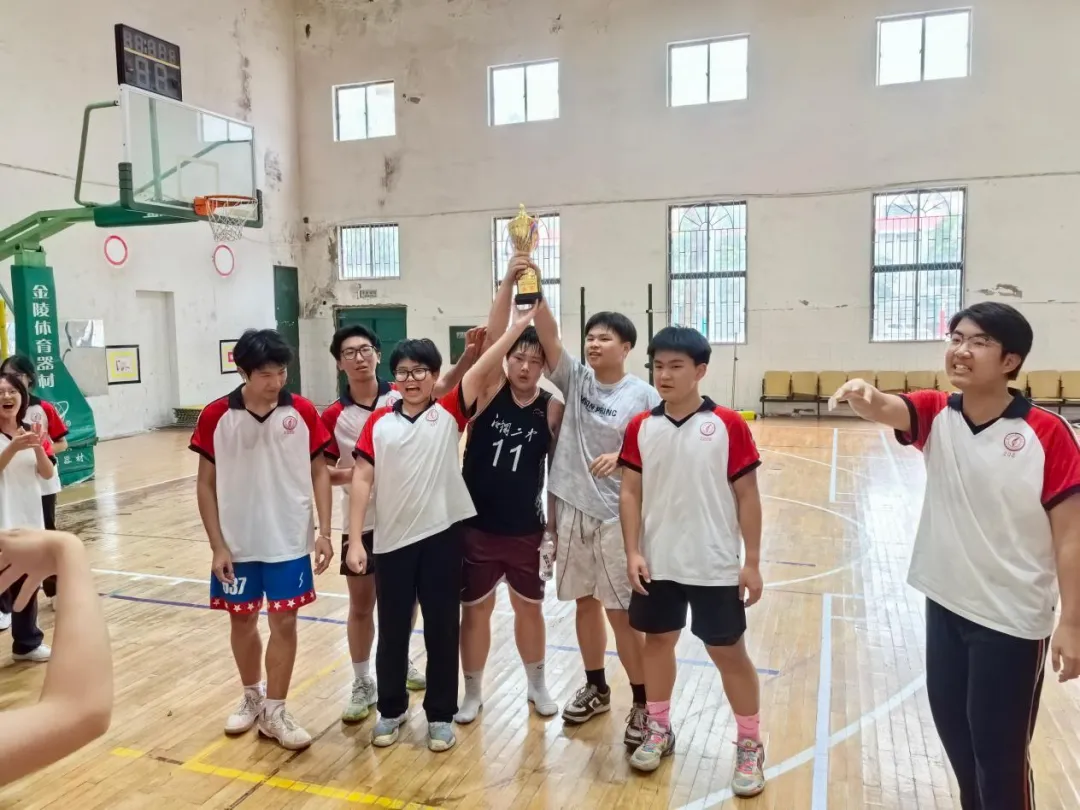 青春燃动莼园 热血不负韶华——湘潭市二中2026年下学期“莼园杯”校园篮球赛