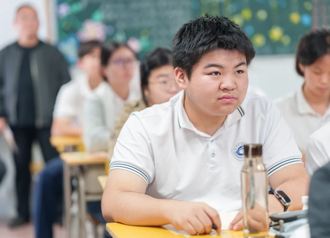 精准视导明方向 研思聚力促提升——县教研室莅临我校开展教学视导