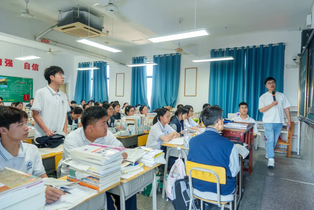 精准视导明方向 研思聚力促提升——县教研室莅临我校开展教学视导