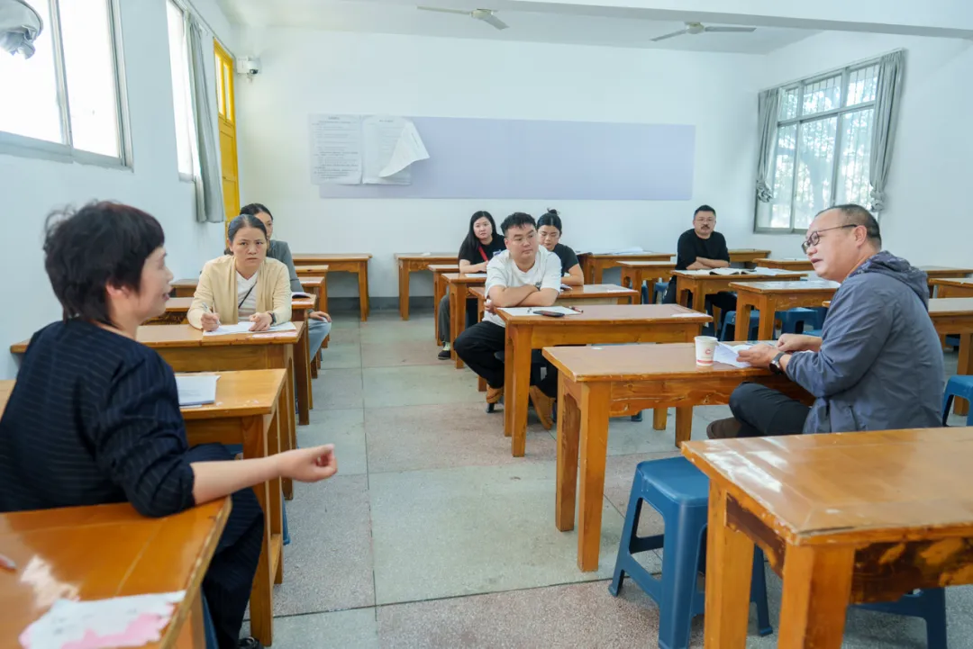 精准视导明方向 研思聚力促提升——县教研室莅临我校开展教学视导