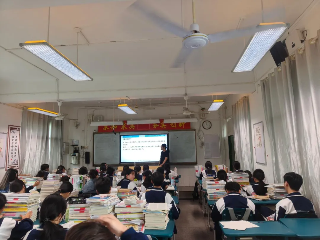 深耕备考课堂,问诊复习实效——我校开展推门听课暨高三课堂教学专项督导活动