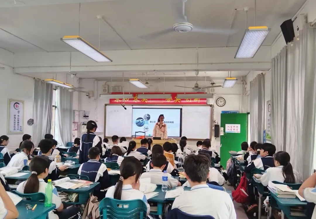 深耕备考课堂,问诊复习实效——我校开展推门听课暨高三课堂教学专项督导活动
