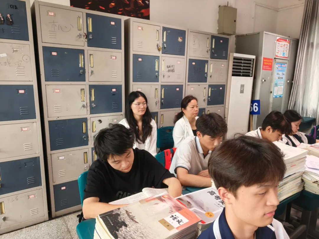 深耕备考课堂,问诊复习实效——我校开展推门听课暨高三课堂教学专项督导活动