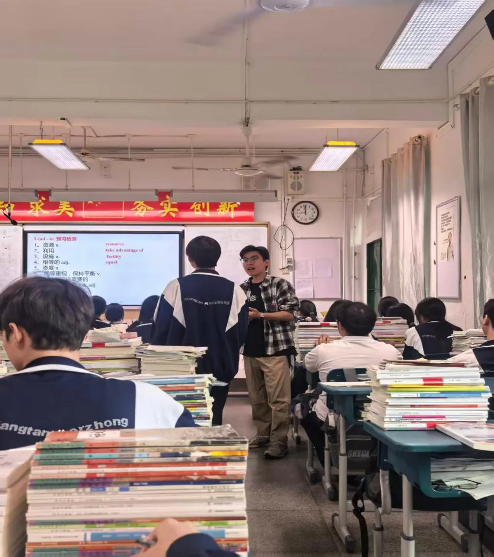 深耕备考课堂,问诊复习实效——我校开展推门听课暨高三课堂教学专项督导活动