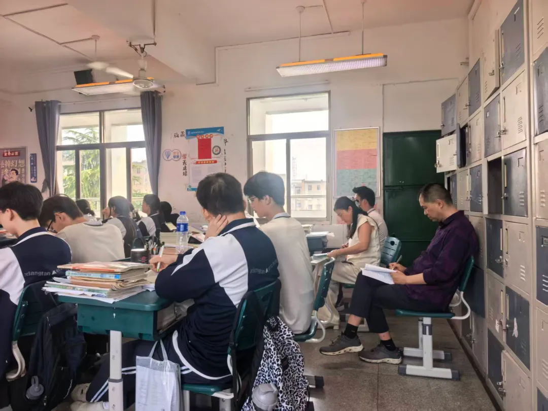 深耕备考课堂,问诊复习实效——我校开展推门听课暨高三课堂教学专项督导活动