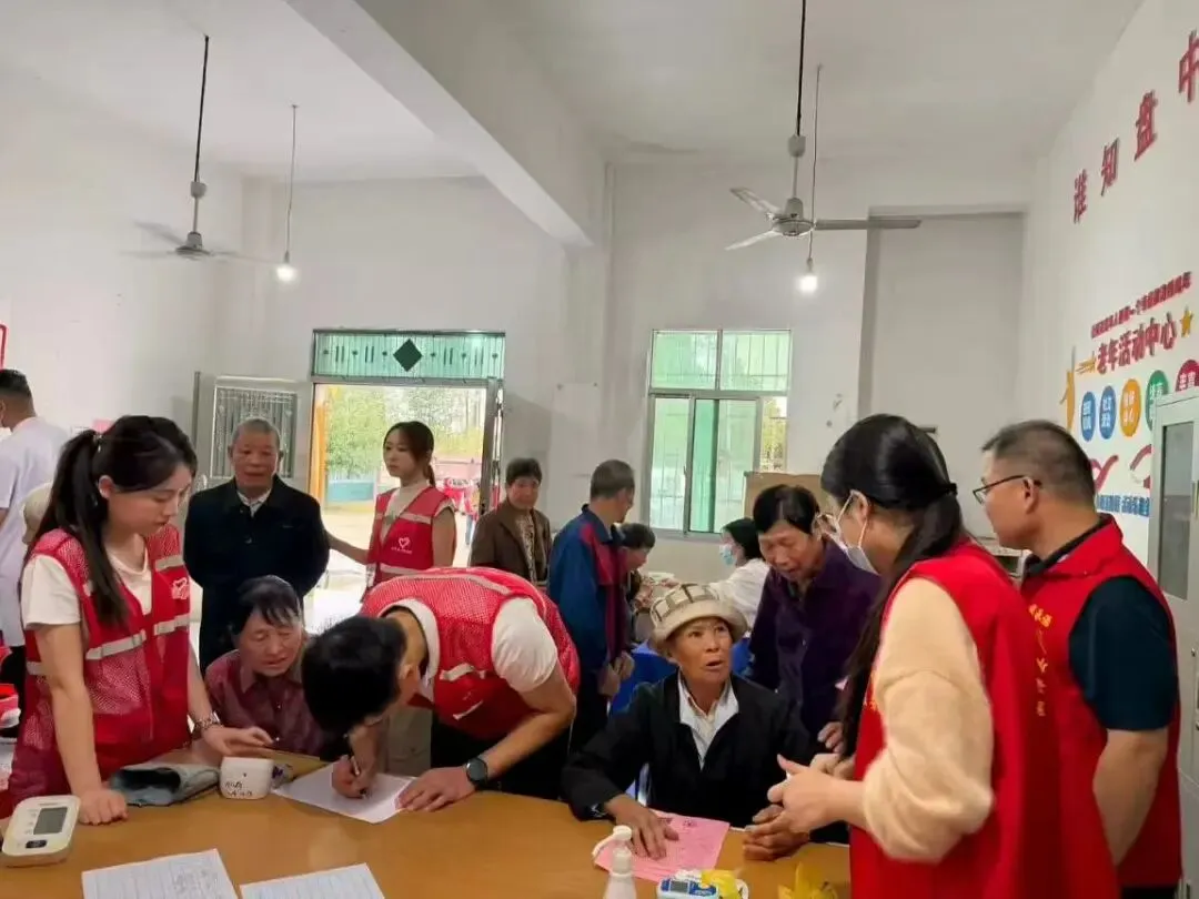 浓浓敬老情|湘潭县人民医院开展2026年重阳节系列暖心活动