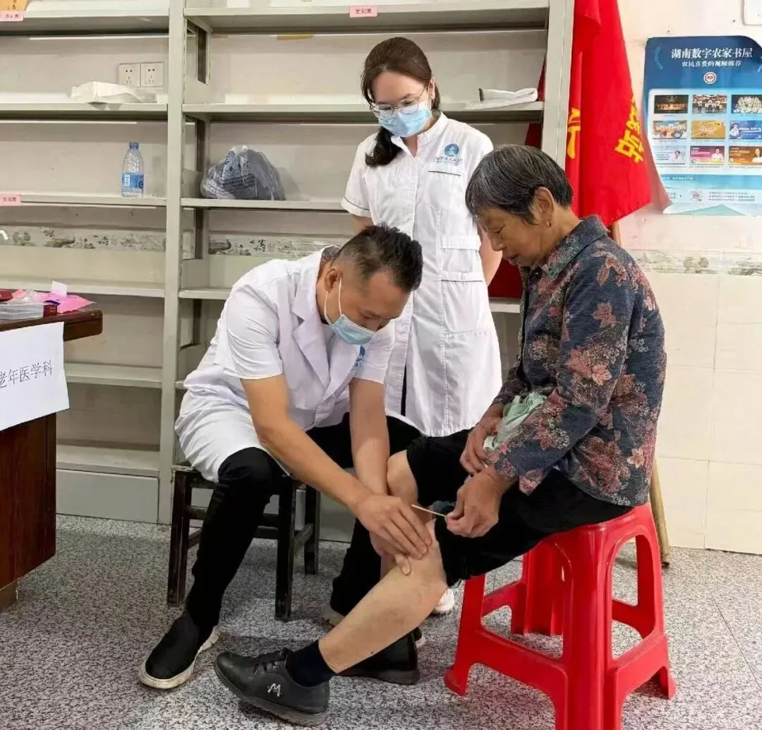 浓浓敬老情|湘潭县人民医院开展2026年重阳节系列暖心活动