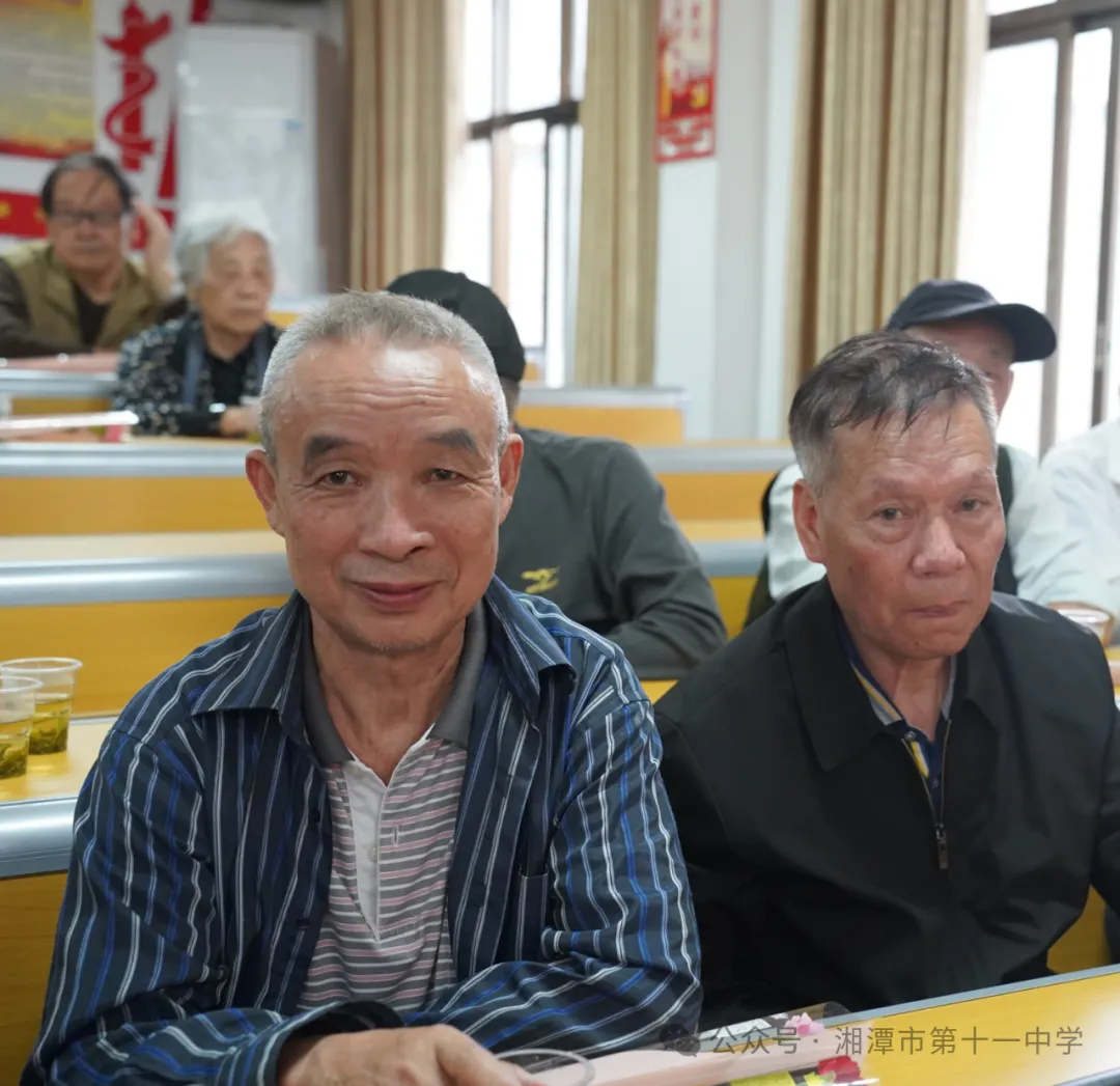 九九重阳情暖桑榆 薪火相传共育芳华——湘潭市第十一中学开展重阳节敬老爱老主题活动