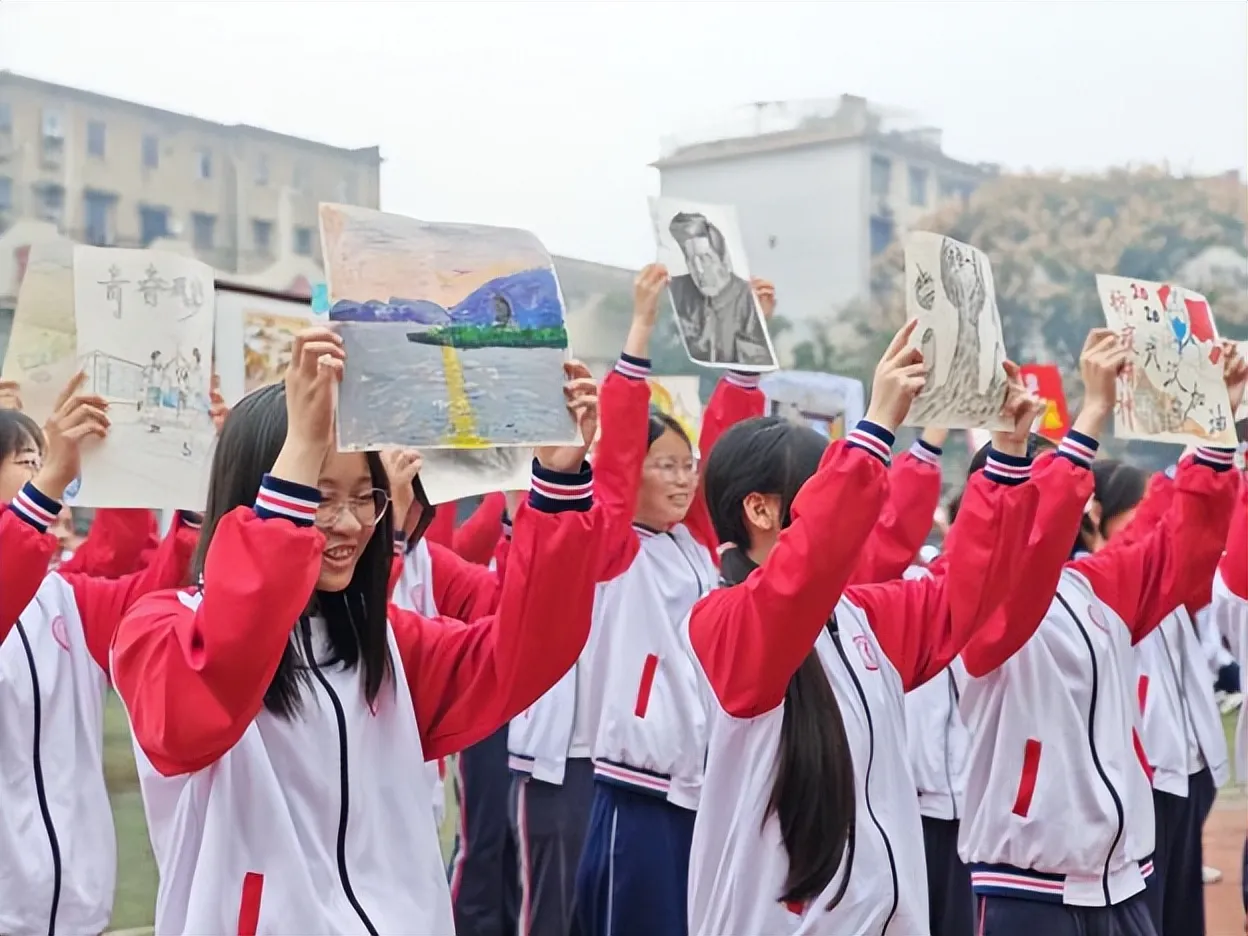 健康第一，向阳奔跑——湘潭市第二中学2026年田径运动会燃情启幕