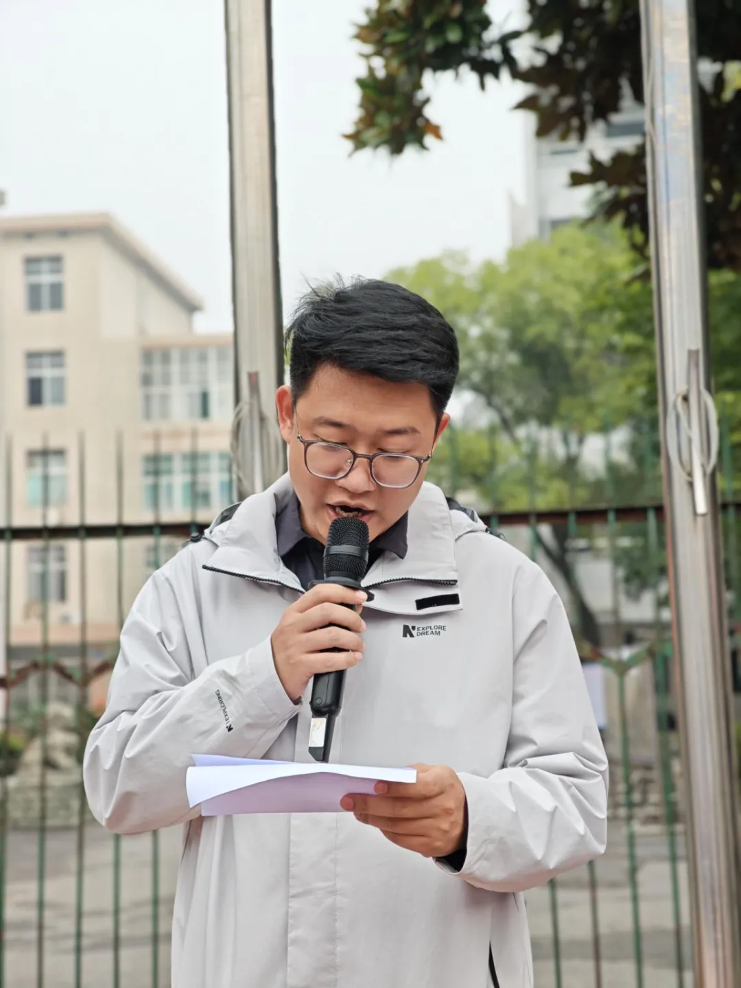 健康第一，向阳奔跑——湘潭市第二中学2026年田径运动会燃情启幕